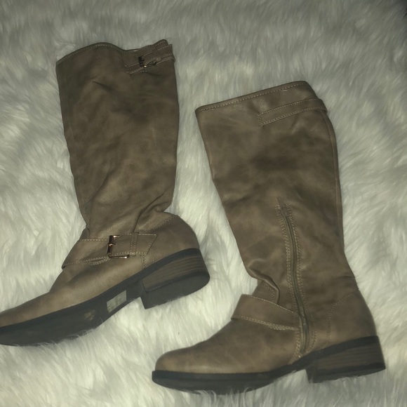 Shoes - 🆕 Taupe Heeled Boots